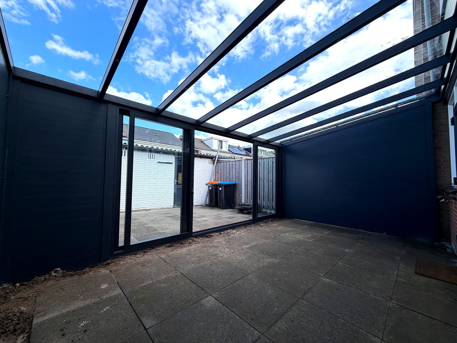 Wat kost een tuinkamer op maat? Prijsopbouw en voorbeelden (2026)